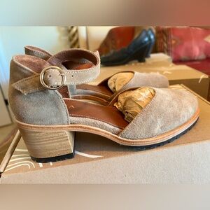 Patina Portland Leather Goods Suede Mary Jane’s NIB NEW 7.5 Tan